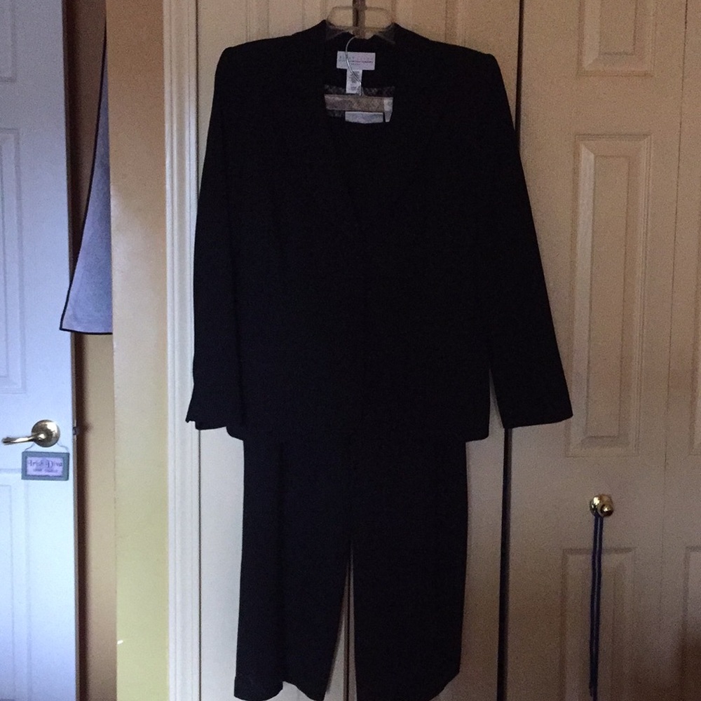 Four season pants suit